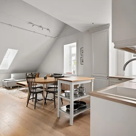 Apartment Modern On The Main Shopping Street