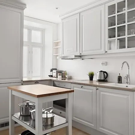 Modern On The Main Shopping Street Apartment