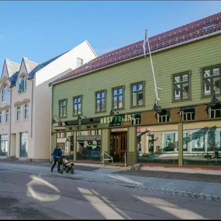 Modern On The Main Shopping Street Apartment *